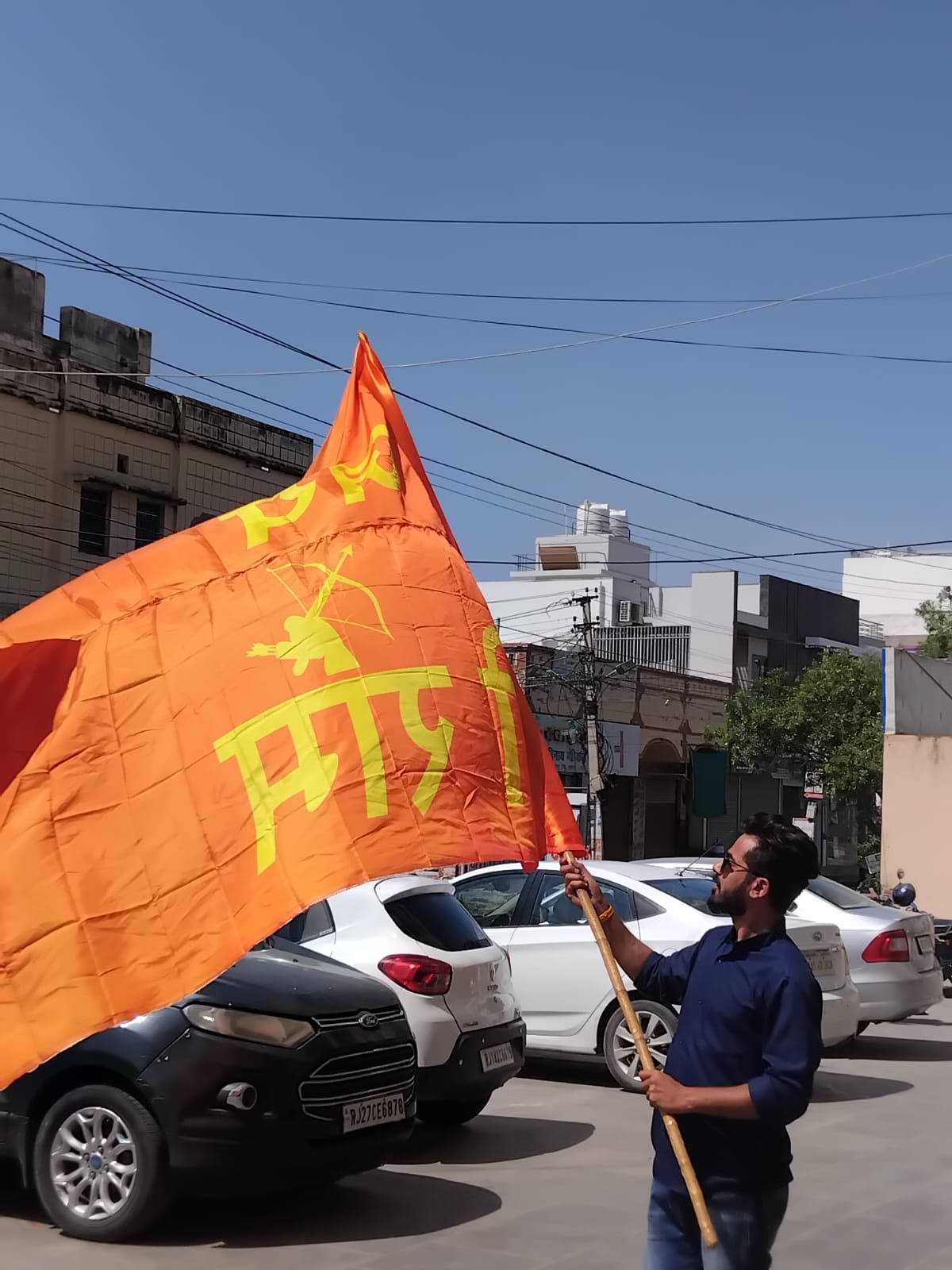 हमारे सम्मानीय भगवा धारी